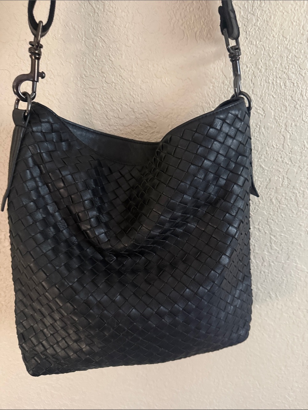 Bottega Veneta Black Intrecciato Leather Messenger Bag - Picture 3 of 4